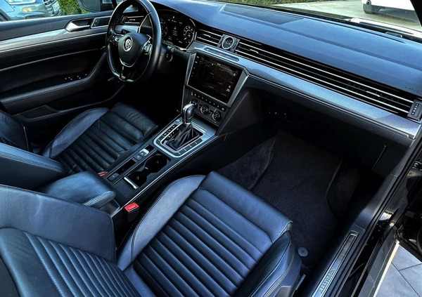 Volkswagen Passat cena 87900 przebieg: 189000, rok produkcji 2018 z Krynica-Zdrój małe 379